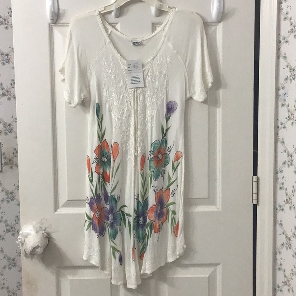 New Boho Summer Lightweight “A”Brand free size asymmetrical top w/ floral print.